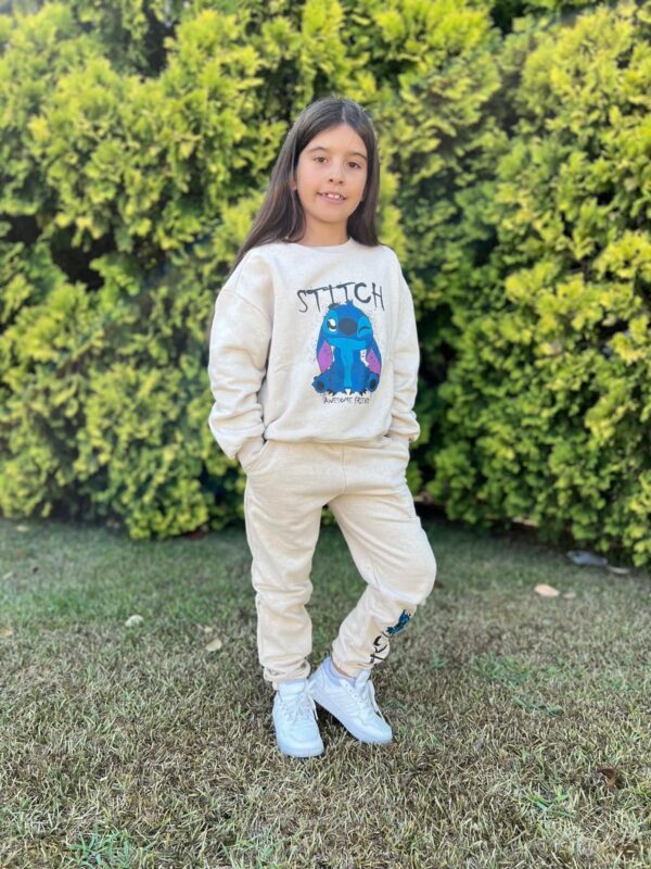 Conjunto sudadera Stich y pantalón largo beige desde 3 años hasta 12 años