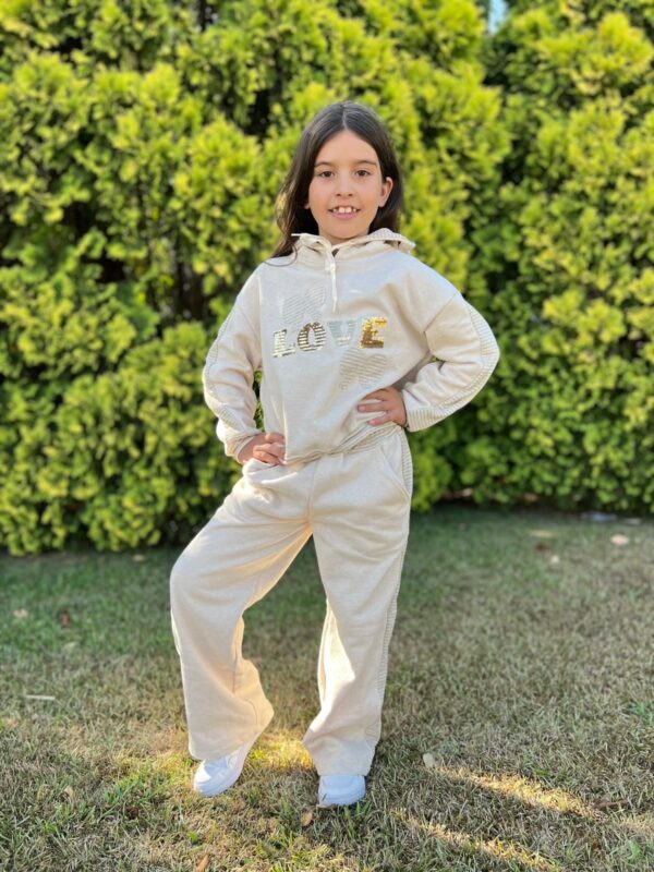 Conjunto sudadera LOVE pantalón largo beige desde 4 hasta 15 años - Imagen 2