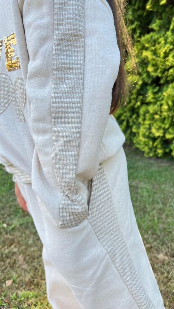 Conjunto sudadera LOVE pantalón largo beige desde 4 hasta 15 años - Imagen 6