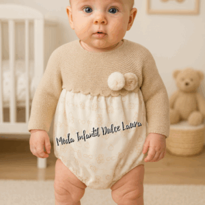 Pelele pompón beige y blanco lana y tela desde 1 mes hasta 18 meses