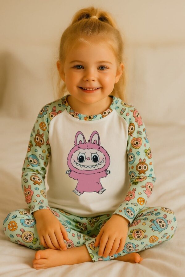 Pijama terciopelo labubu desde 2 años hasta 10 años