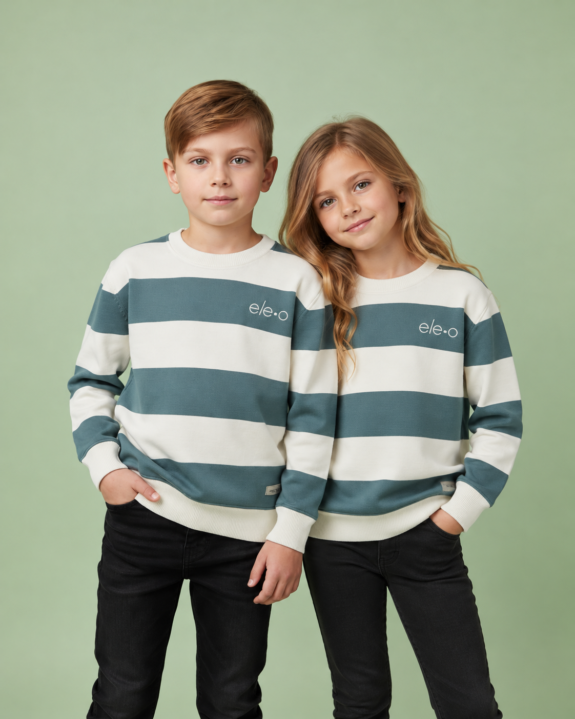 Retrato_infantil_con_sudaderas_a_rayas.png